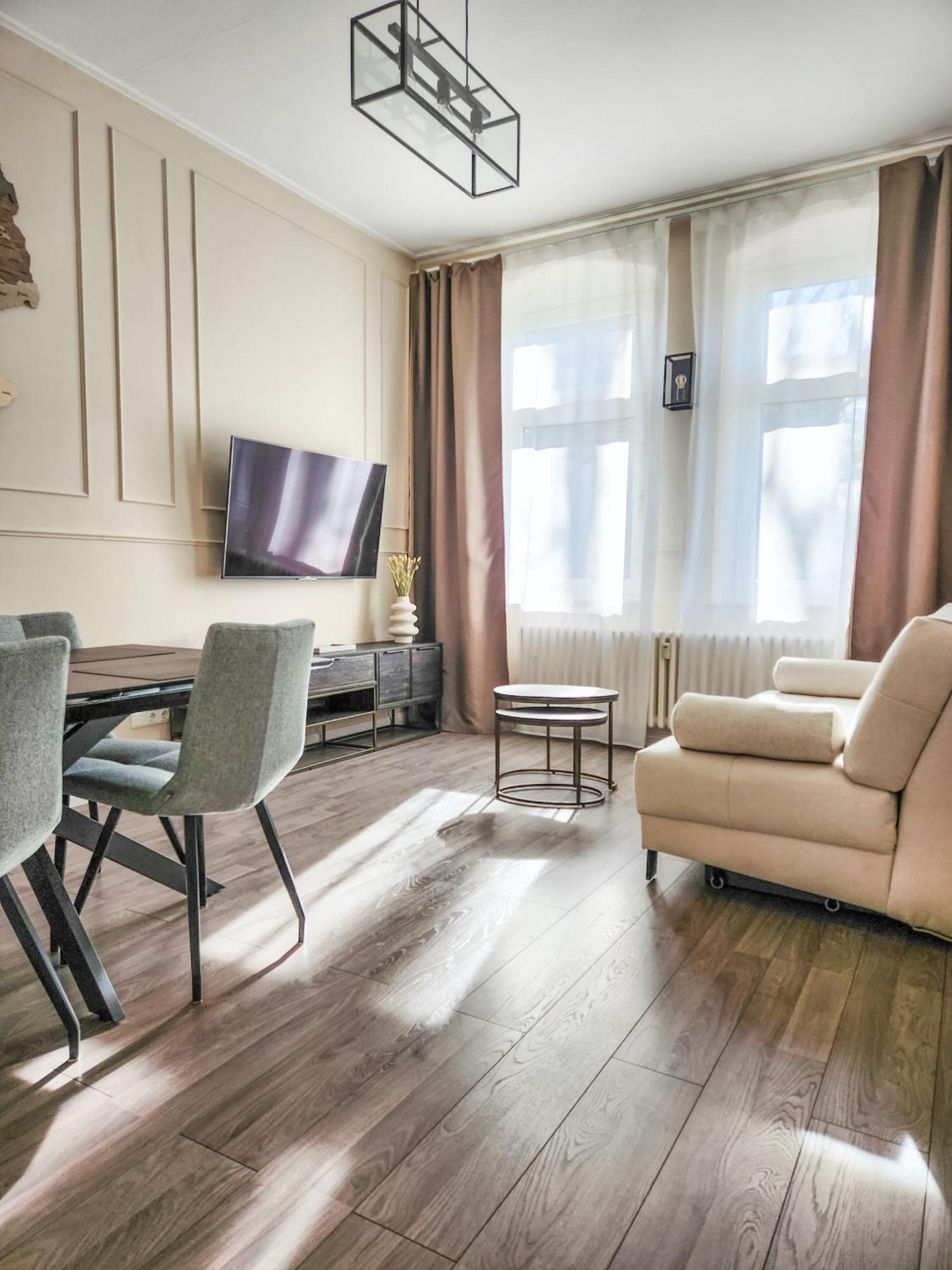 Geli Homes L1 - 2X Zimmer, 2X Kingsize Bett, 1 Bis 4 Personen, Parkplatz, Tv, Wifi, Top Kueche, Kaffee, Tee Lünen Extérieur photo